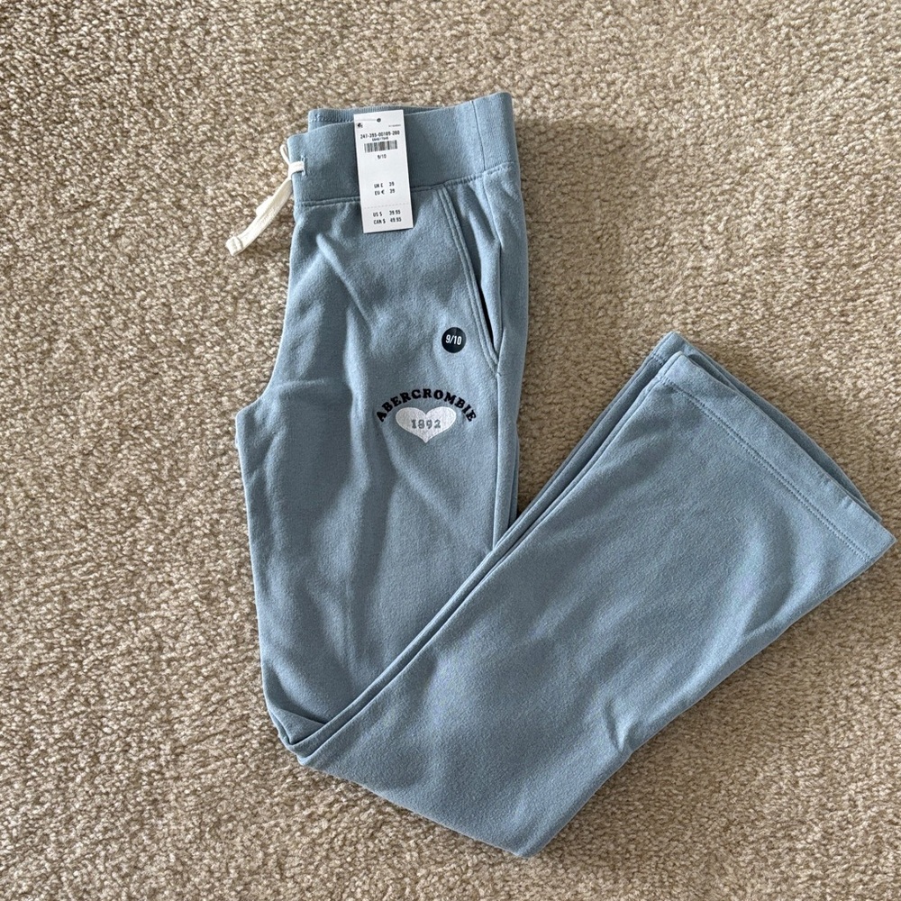 Abercrombie & Fitch Kids Light Blue Bootcut Sweatpants 🌸🌸🌸